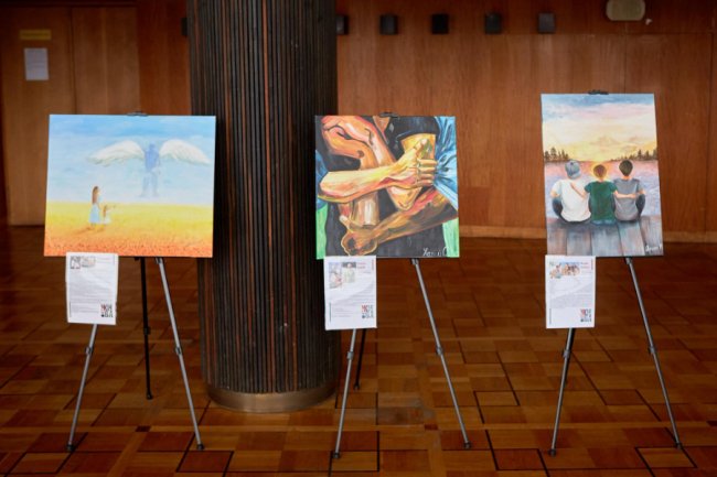 У Луцьку відкрили виставку картин жінок, які втратили коханих на війні