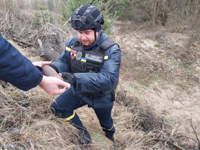 На Волині під час розширення дороги знайшли боєприпаси часів Другої світової війни