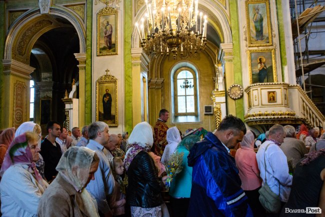 Як лучани на Маковія святили трави та мед. ФОТОРЕПОРТАЖ