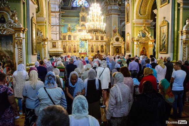Як лучани на Маковія святили трави та мед. ФОТОРЕПОРТАЖ