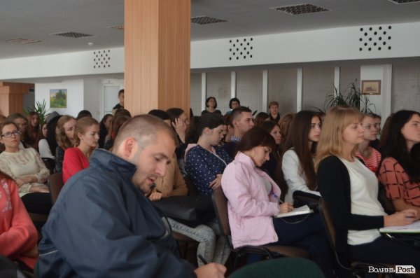 У Луцьку презентували книжку реальних історій про Іловайськ. ФОТО