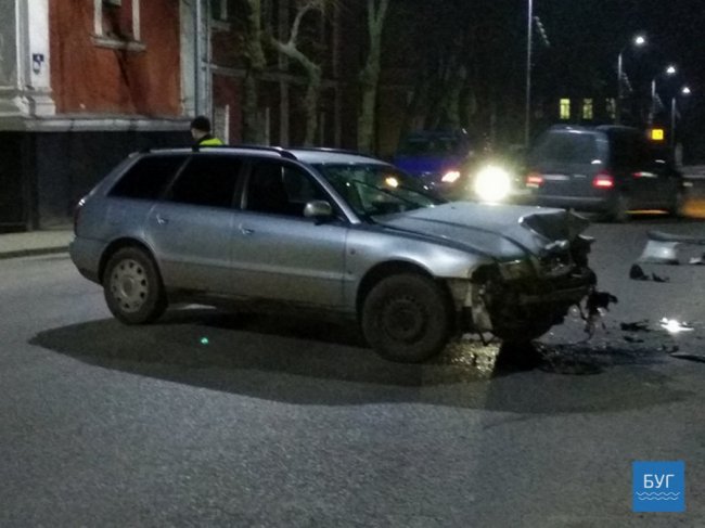 Подробиці аварії у  Володимирі, де авто в'їхало у студентів. ФОТО