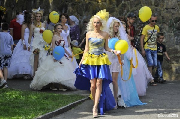 Парад наречених у Луцьку. ФОТО