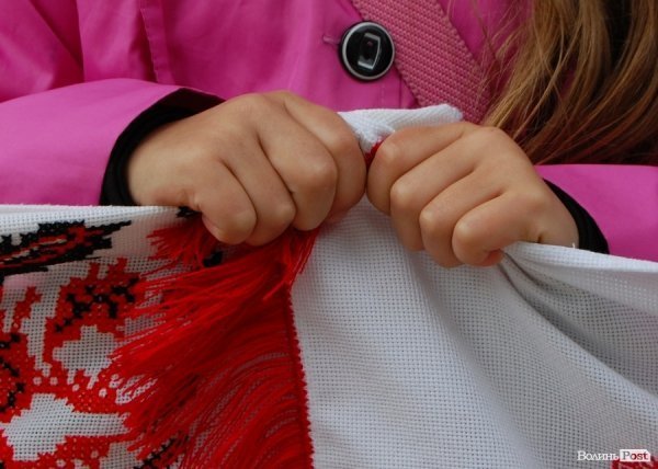 У Луцьку хотіли скласти найдовший рушник, але не змогли. ФОТО 