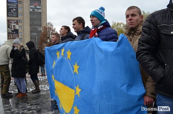 У Луцьку - студентський Євромайдан без партсимволіки. ФОТО