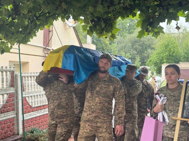 Служив з 18 років: у Луцьку попрощалися із Героєм Романом Григор’євим