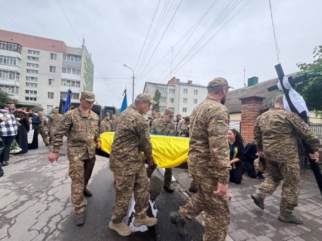 Служив з 18 років: у Луцьку попрощалися із Героєм Романом Григор’євим