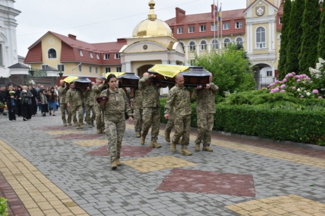 У Луцьку попрощалися з трьома Героями
