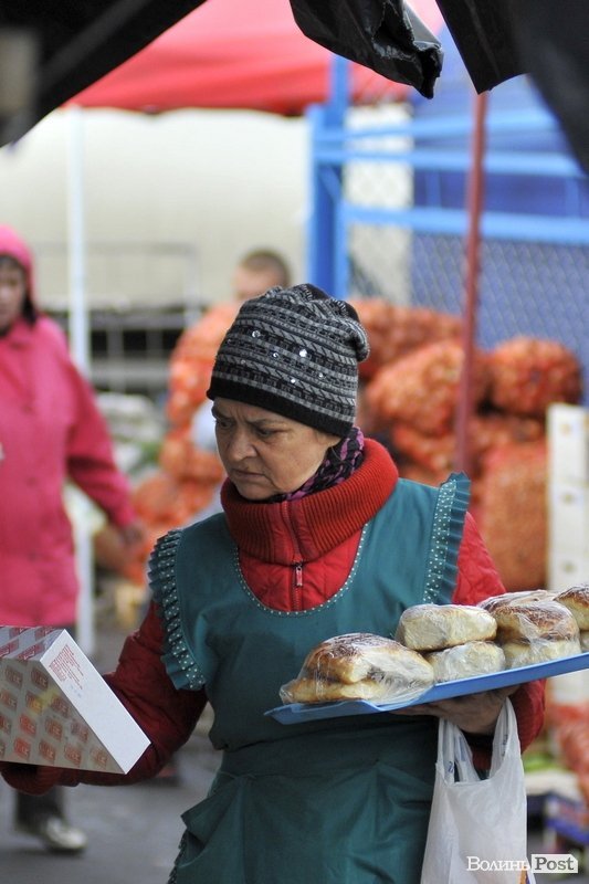 Завокзальний ринок. БУДНІ МІСТА
