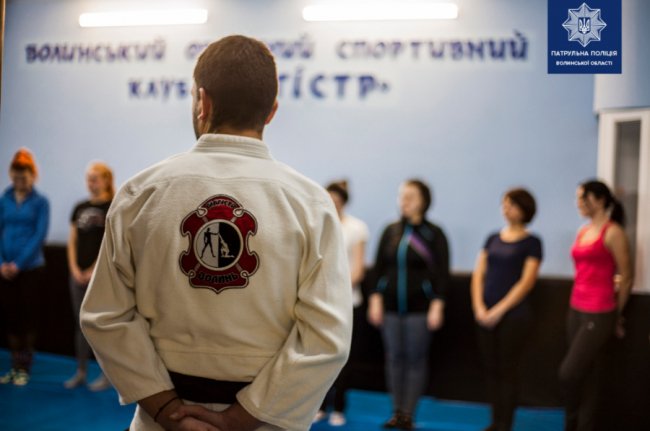 У Луцьку відновили курси із самооборони для жінок