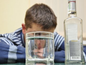 У волинянина товариші по чарці вкрали  мобільний телефон