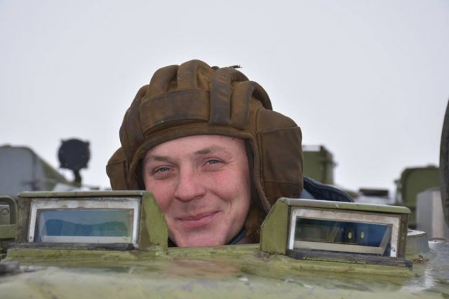 Показали, хто рятує бойову техніку волинської бригади