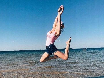 Героїня відомого серіаліті розказала про традиційний відпочинок на Світязі