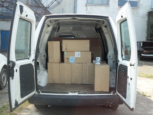 На Волині зловили бус набитий контрабандними цигарками