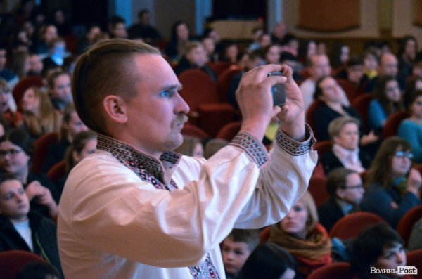 У Луцьку козаки показали свою майстерність в бойовому гопаці.ФОТО