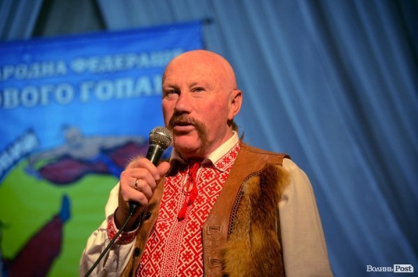 У Луцьку козаки показали свою майстерність в бойовому гопаці.ФОТО