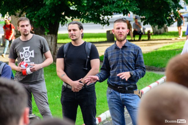 «Безкарність вбиває»: лучани влаштували мітинг біля управління поліції через смерть 5-річного хлопчика