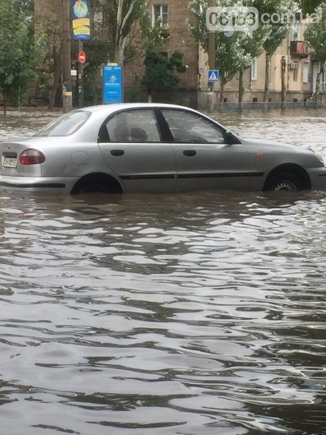 Через зливу в Бердянську  – колапс у місті. ФОТО. ВІДЕО