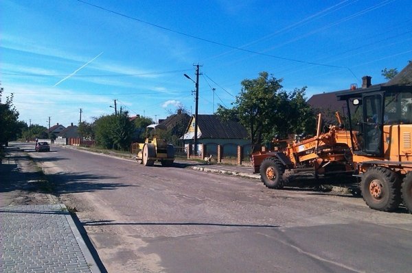 У райцентрі на Волині ремонтують дорогу. ФОТО. ВІДЕО
