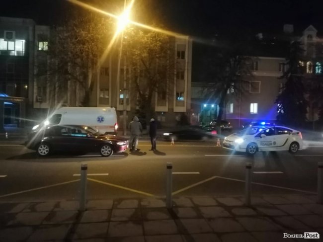 У Луцьку «бляха» збила жінку, яка перебігала дорогу. ФОТО. ОНОВЛЕНО