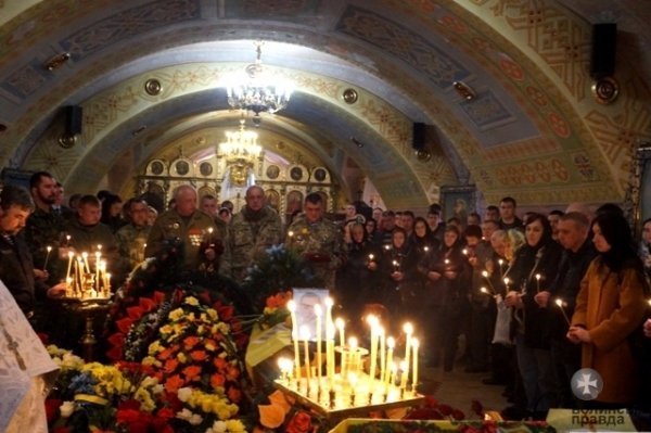 Сьогодні у Луцьку провели в останню путь загиблого Героя Сергія Грибкова. ФОТО