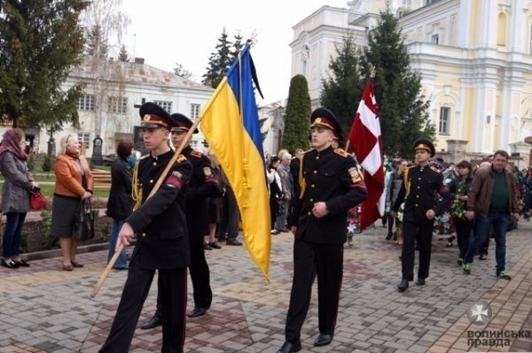 Сьогодні у Луцьку провели в останню путь загиблого Героя Сергія Грибкова. ФОТО