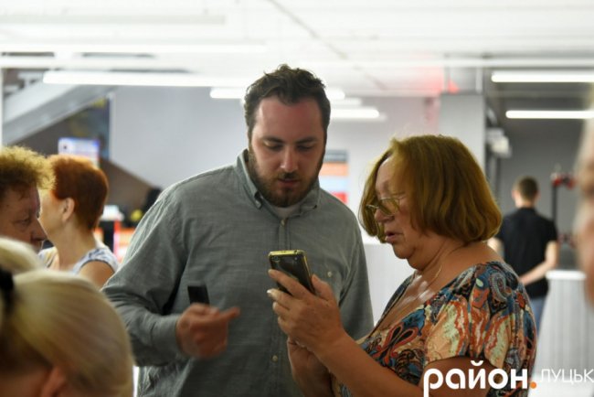 У луцькому розважальному центрі пенсіонери дивилися фільм «Король Лев»