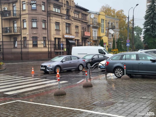 У центрі Луцька зіткнулись дві автівки. ФОТО