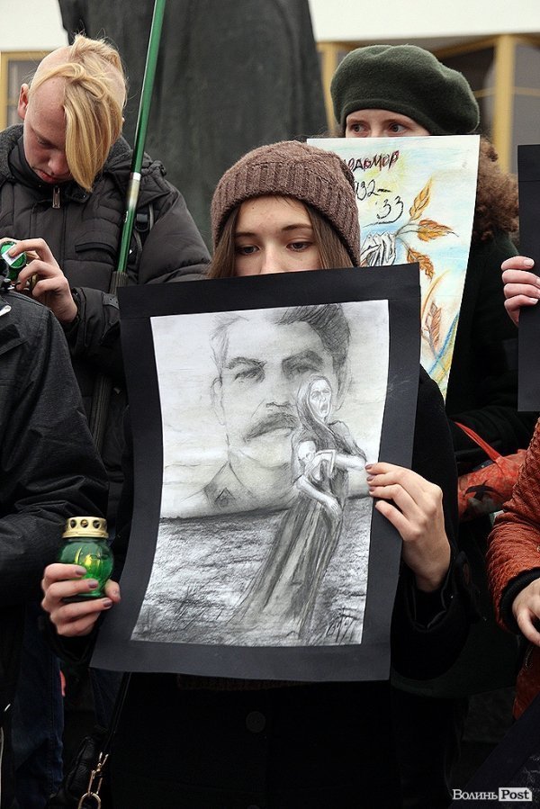 У Луцьку вшанували річницю Голодомору за допомогою картин. ФОТО