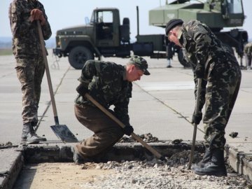 У Луцьку почали ремонтувати військовий аеродром. ФОТО