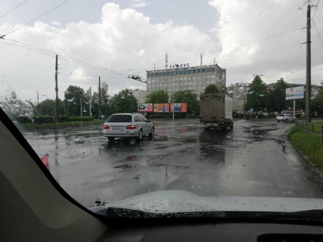 У Луцьку зіткнулися два Mercedes. ФОТО