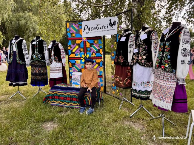 На Волині під час етнофестивалю зібрали понад 60 тисяч на підтримку українського війська. ФОТО