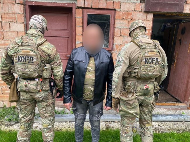 Волинські оперативники викрили зловмисника з Полтавщини, який торгував зброєю. ФОТО