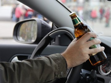 П’яний водій у Луцьку покинув авто і спробував втекти від патрульних пішки
