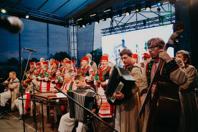 У Підгайцях під час флешмобу заспівали відомий твір Кобзаря. ВІДЕО