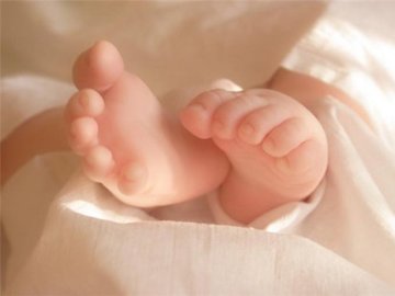 Мертве немовля знайшли у відрі туалету: подробиці моторошної трагедії на Волині