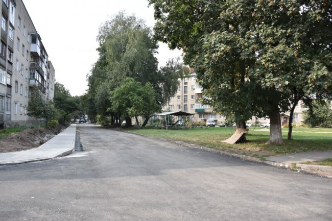 У Луцьку «киплять» ремонтні роботи доріг та дворів. ФОТО