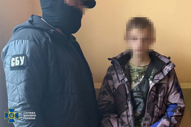 На Київщині затримали двох підлітків, які підірвали вибухівку біля будівлі поліції