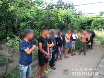 На Херсонщині чоловік утримував у трудовому рабстві 13 людей