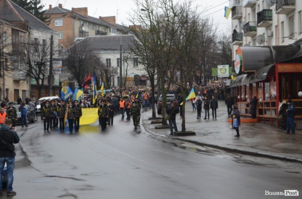 «Герої не вмирають!», – у Луцьку провели в останню путь майданівця. ФОТО. ВІДЕО