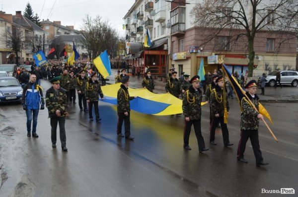 «Герої не вмирають!», – у Луцьку провели в останню путь майданівця. ФОТО. ВІДЕО