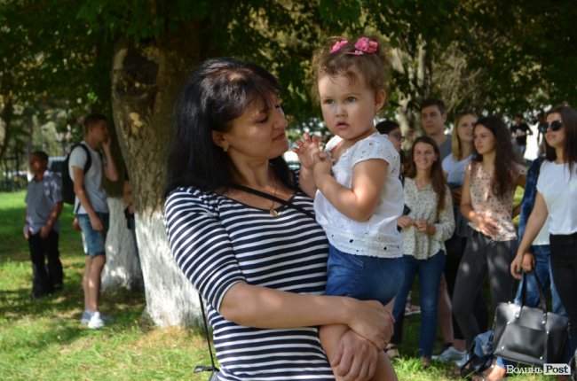 Танець від ректора і завдання від губернатора: як у луцькому «політесі» першачків зустрічали. ФОТО