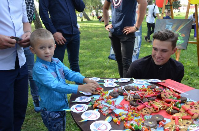 Танець від ректора і завдання від губернатора: як у луцькому «політесі» першачків зустрічали. ФОТО