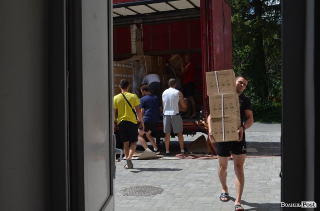 Вартість – понад 120 тисяч євро: до Луцька прибув вантаж з медикаментами для 31 лікарні України