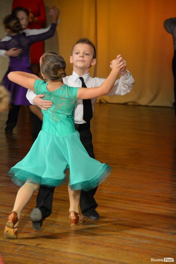 Луцьку сцену запалювали «різдвяні зірочки». ФОТО. ВІДЕО