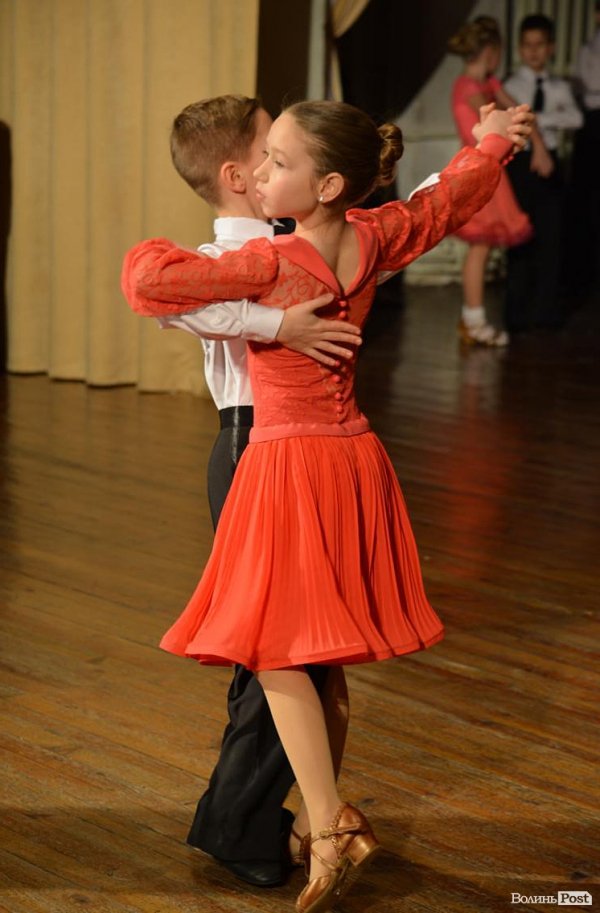 Луцьку сцену запалювали «різдвяні зірочки». ФОТО. ВІДЕО