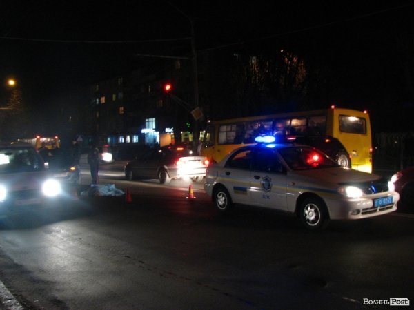 У Луцьку автомобіль збив на смерть людину. ФОТО