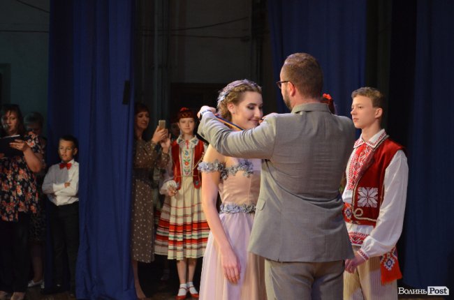 «Ви переможці»: у Луцьку нагородили випускників-медалістів. ФОТО