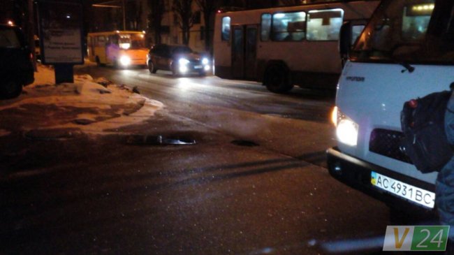 У Луцьку вантажівка збила чоловіка на велосипеді. ФОТО