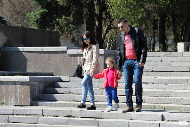 Купальники, морозиво, солодка вата: літній сезон у Луцьку – на старті. ФОТО